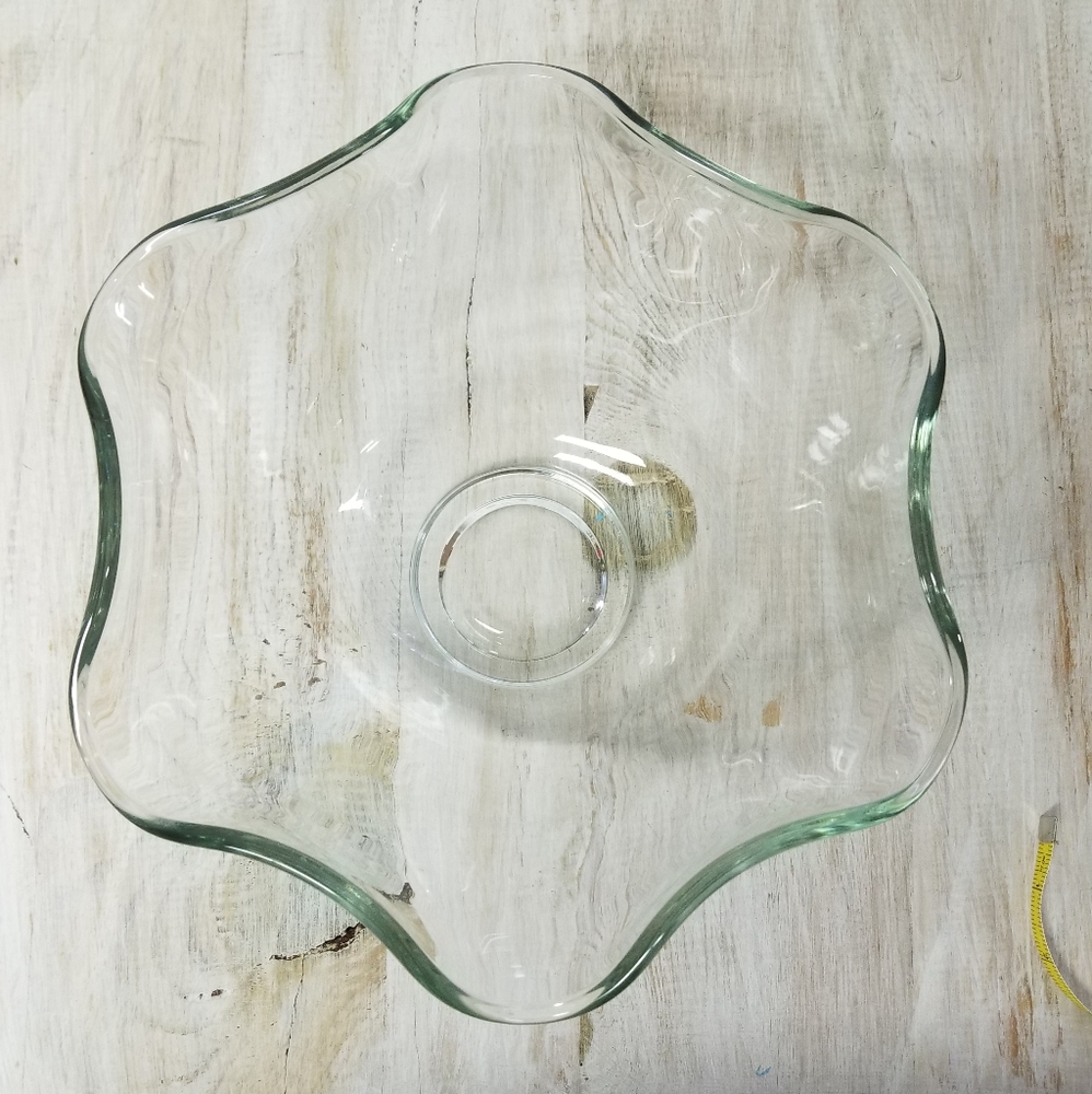 Scalloped edge serving bowl - Picture 8 of 10
